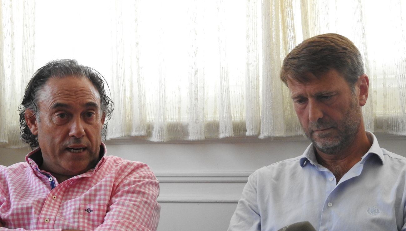 leonoticias y El Norte citan en la misma mesa a los responsables de Cultural y Valladolid. Antonio Martín, José Lasa, Felipe Llamazares, por la Cultural, y Carlos Suáres, presidente del Valladolid, conversan sobre el encuentro de este domingo