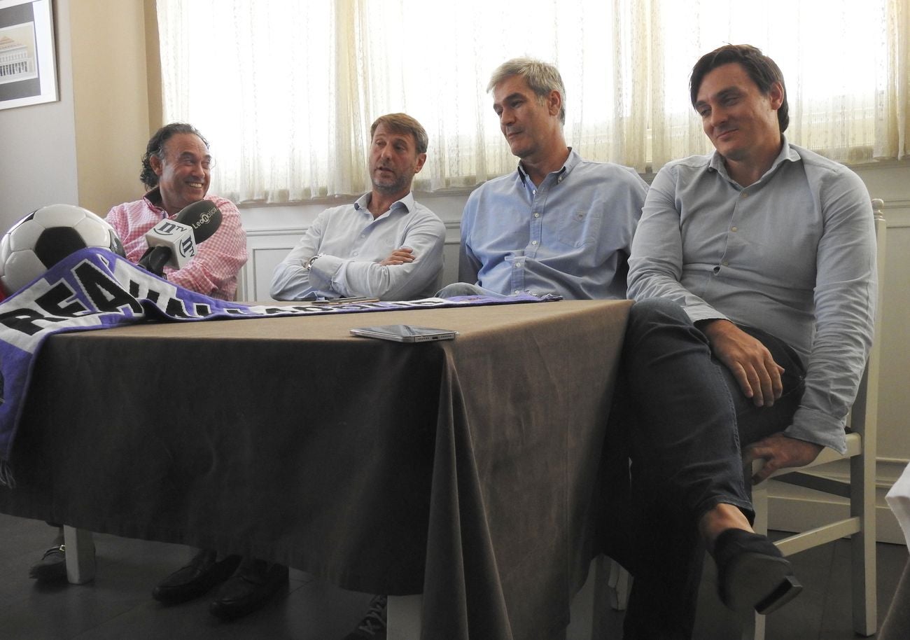 leonoticias y El Norte citan en la misma mesa a los responsables de Cultural y Valladolid. Antonio Martín, José Lasa, Felipe Llamazares, por la Cultural, y Carlos Suáres, presidente del Valladolid, conversan sobre el encuentro de este domingo
