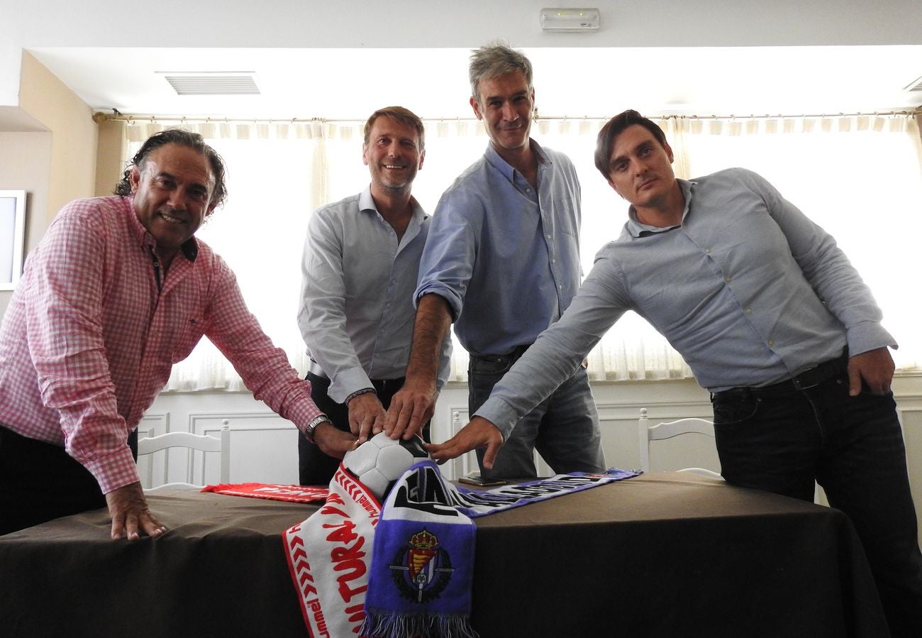 leonoticias y El Norte citan en la misma mesa a los responsables de Cultural y Valladolid. Antonio Martín, José Lasa, Felipe Llamazares, por la Cultural, y Carlos Suáres, presidente del Valladolid, conversan sobre el encuentro de este domingo