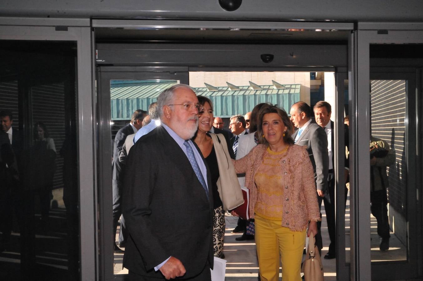 El comisario europeo de Acción por el Clima y Energía, Miguel Arias Cañete, y la ministra de Agricultura, Ganadería, Pesca y Medio Ambiente, Isabel García Tejerina, inauguran la jornada