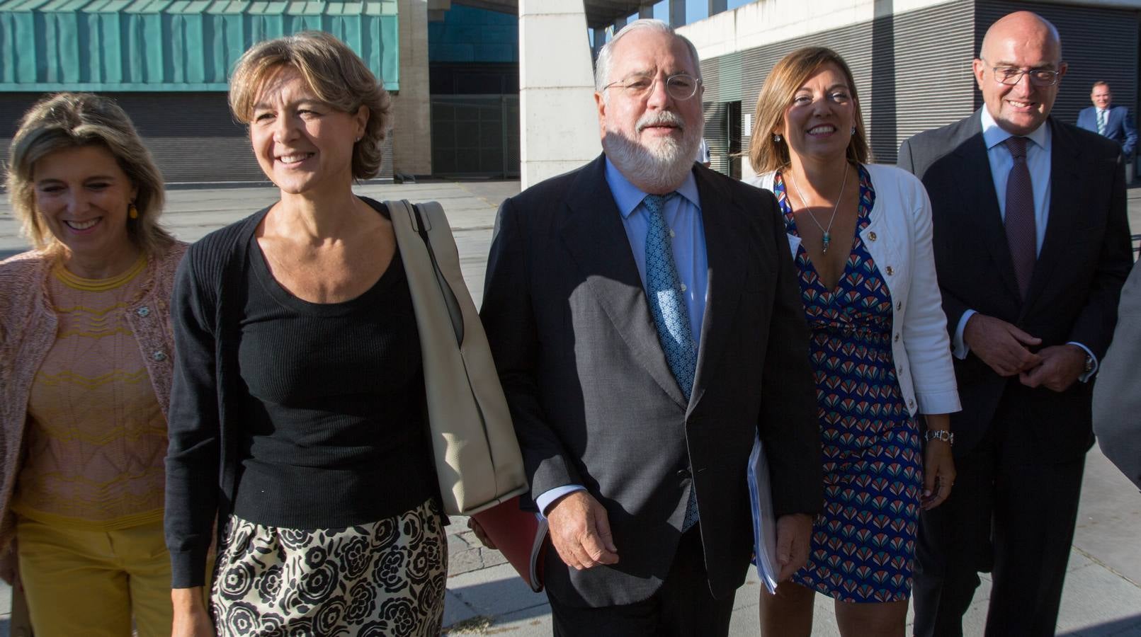 El comisario europeo de Acción por el Clima y Energía, Miguel Arias Cañete, y la ministra de Agricultura, Ganadería, Pesca y Medio Ambiente, Isabel García Tejerina, inauguran la jornada