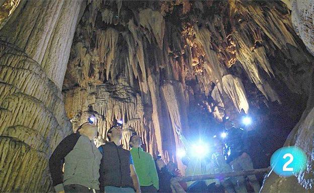 Interior de la Cueva de Valporquero.