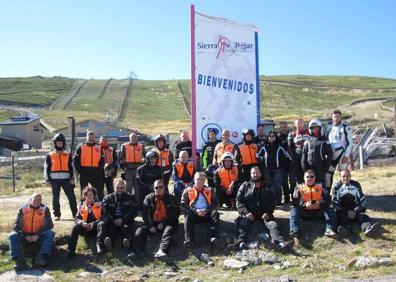 Imagen secundaria 1 - El motoclub La Virgen del Camino toca el cielo con la octava edición de la Ruta de Los Puertos