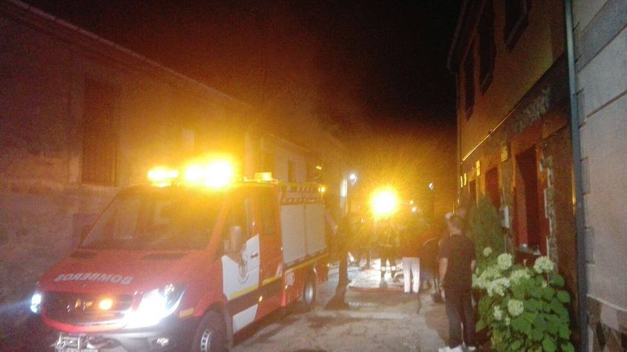 Un fuego calcina una casa en Quintana de Fuseros