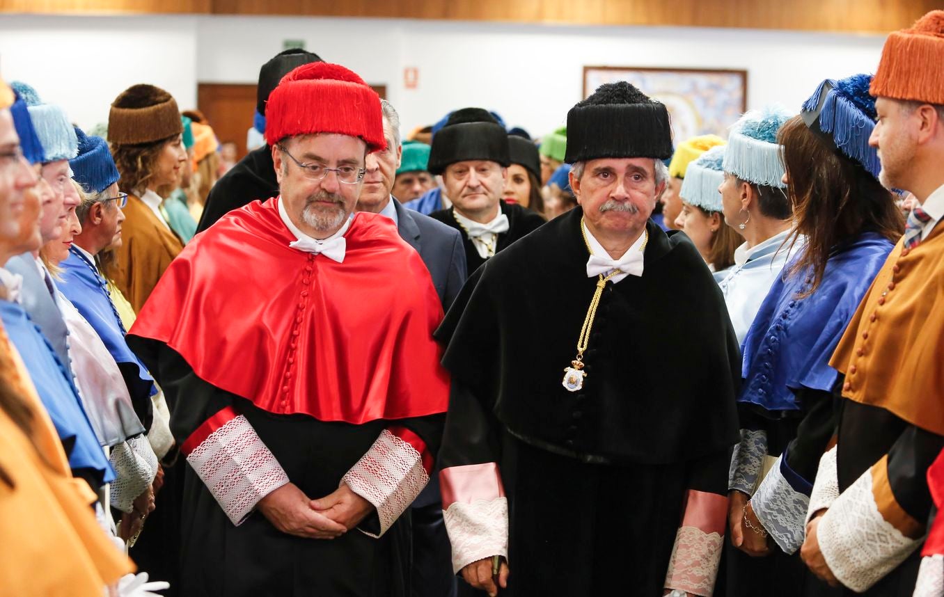 El consejero de Educación, Fernando Rey, asiste al acto de apertura del curso académico 2017-2018 de la Universidad de León.