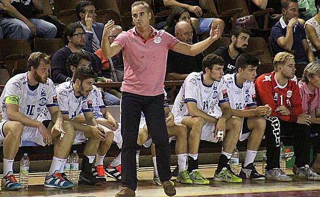 Rafa Guijosa, entrenador del Abanca Ademar.