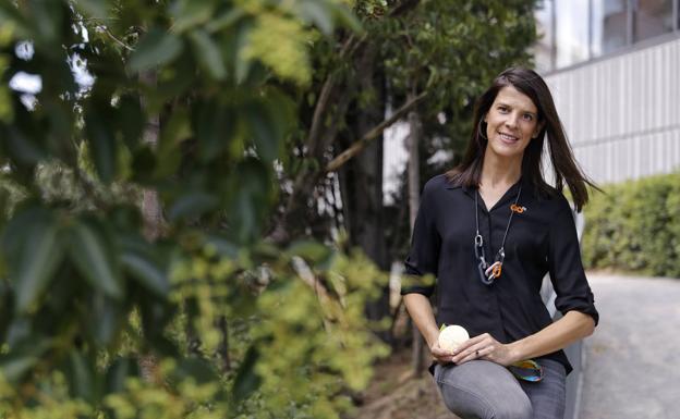 Ruth Beitia posa con su medall de oro de los JJOO de Río. 