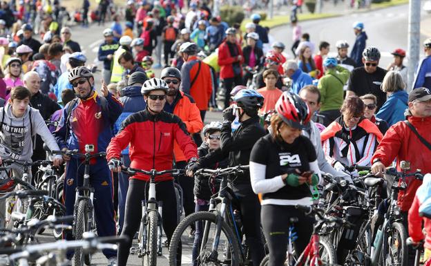 La diversión marcó la marcha con motivo del Día de la Bici. 