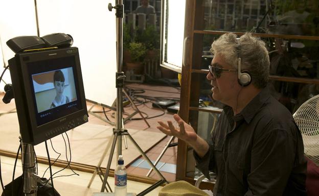 Pedro Almodóvar, durante el rodaje de 'Los abrazos rotos'.