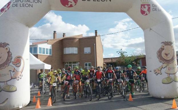 Salida de la prueba ciclista.