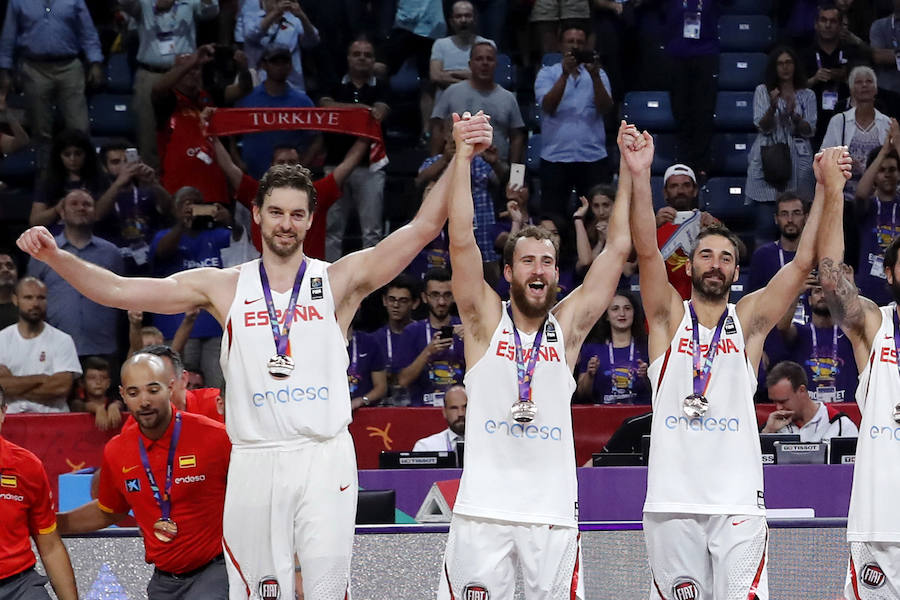 La selección española de baloncesto venció a Rusia en el duelo por el metal y último encuentro de Juan Carlos Navarro como internacional.