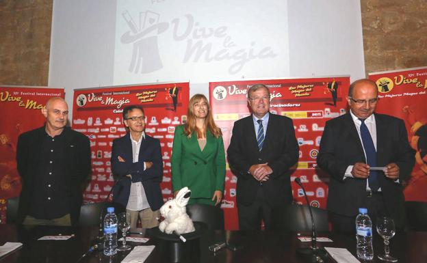 Presentación de una nueva cita del Festival 'León Vive la Magia'. 