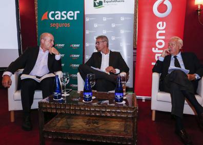 Imagen secundaria 1 - León acoge una sesión del foro Diálogos para el Desarrollo con los ex ministros Miguel Sebastián y José Manuel García-Margallo. 