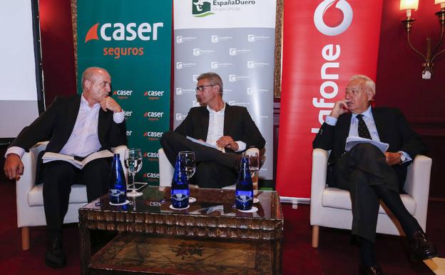 Los exministros Miguel Sebastián y José Manuel García-Margallo, participan en una nueva edición del foro empresarial Diálogos para el Desarrollo. 