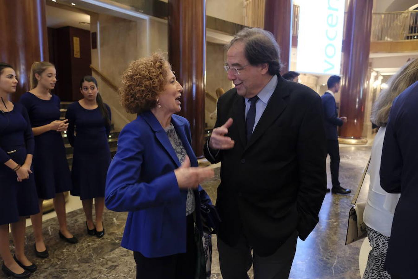 Los Reyes han presidido el acto en el Teatro Real