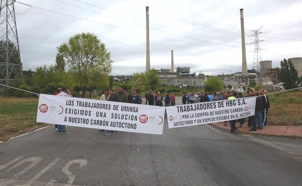 Los trabajadores mantendrán sus protestas hasta que se reanude la compra de carbón. 