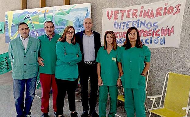 José Antonio Diez con un grupo de sanitarios. 