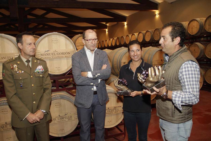 El general Manuel Gorjón, en la izquierda de la foto, es el padrino de la vendimia de 2017.