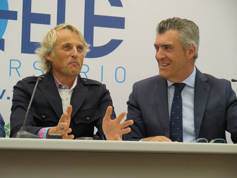 Jesús Calleja junto a Javier Cepedano. 