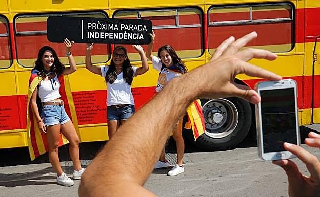 Tres jóvenes independentistas.