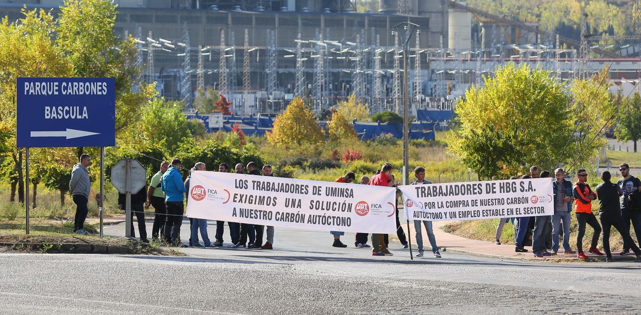 Concentración de protesta de los sindicatos mineros ante la central térmica de Compostilla en Cubillos del Sil. 