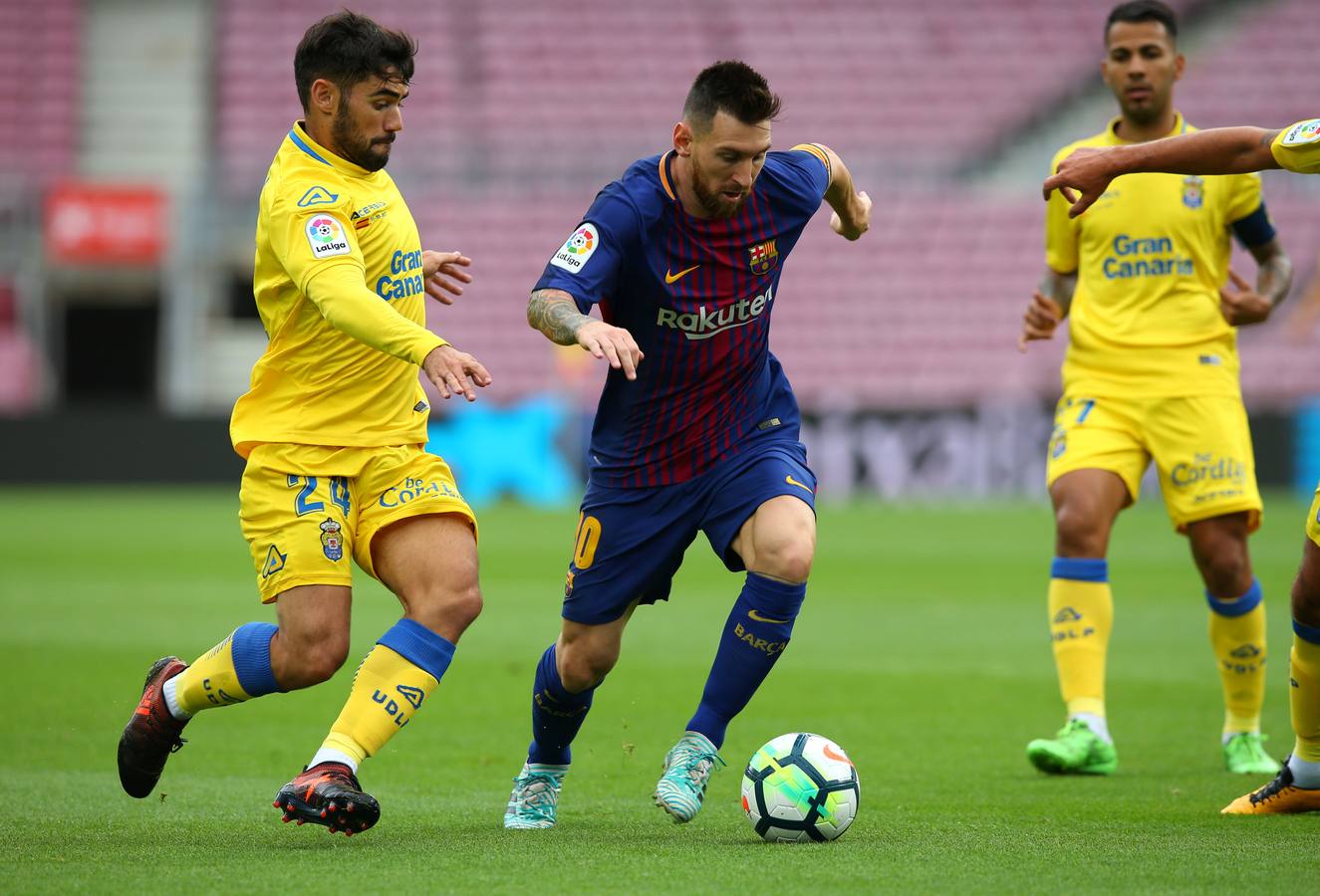 Las mejores imágenes del partido de la séptima joranda de Liga entre el Barcelona y e Las Palmas, que se ha disputado a puerta cerrada.