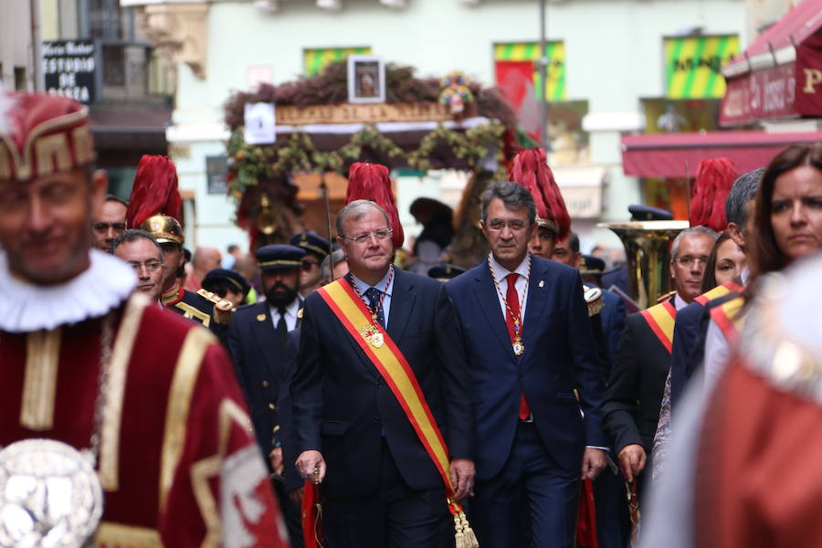 Los carros engalanados toman León