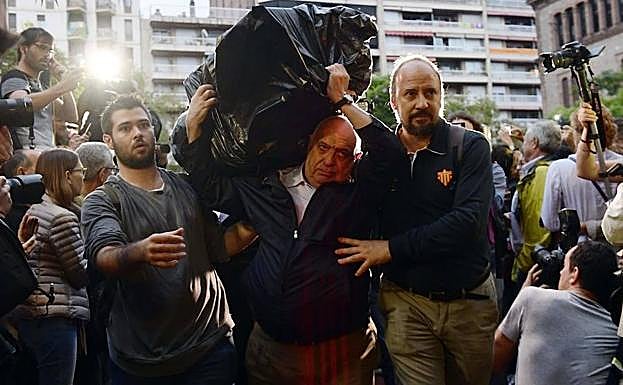 Llegada de las urnas a los colegios electorales