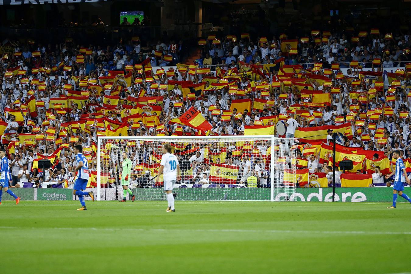 Partido correspondiente a la séptima jornada de Liga entre el Real Madrid y el Espanyol, en el Santiago Bernabéu. 