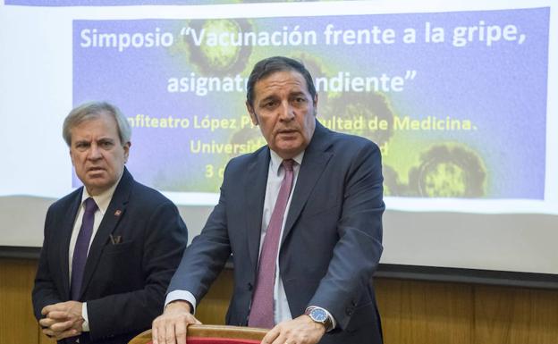 El consejero de Sanidad, Antonio María Sáez, participa en el acto inaugural del simposio 'Vacunación frente a la gripe, asignatura pendiente'