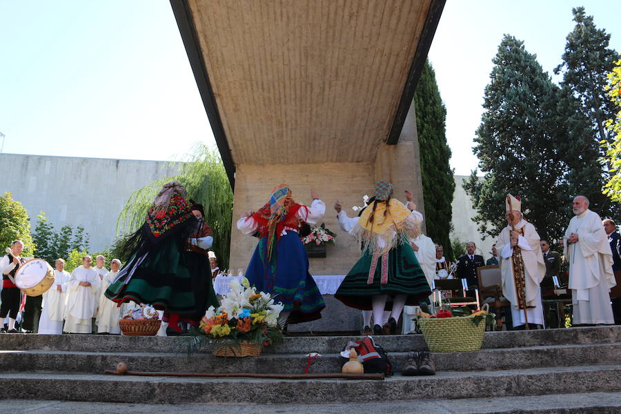 Homilía multitudinaria en La Virgen del Camino