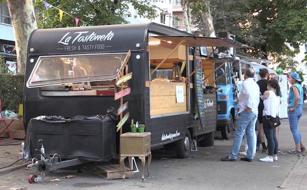 Una de las foodtrucks en el Parque San Francisco.