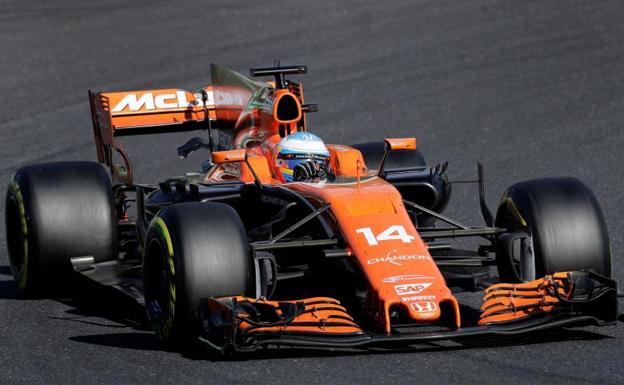 Fernando Alonso, al volante de su McLaren, en Suzuka. 