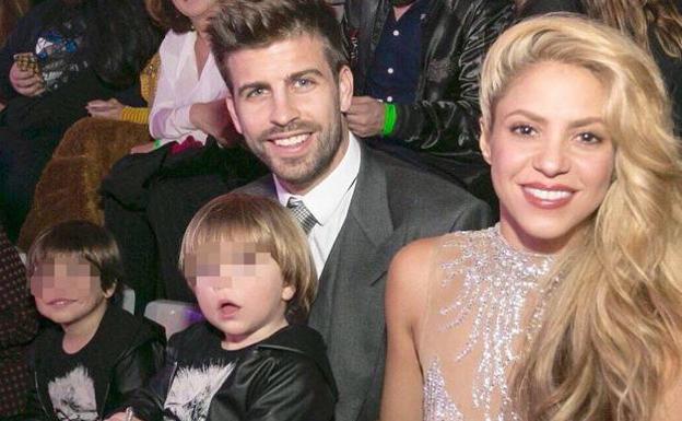Shakira y Gerard Piqué, con sus hijos.