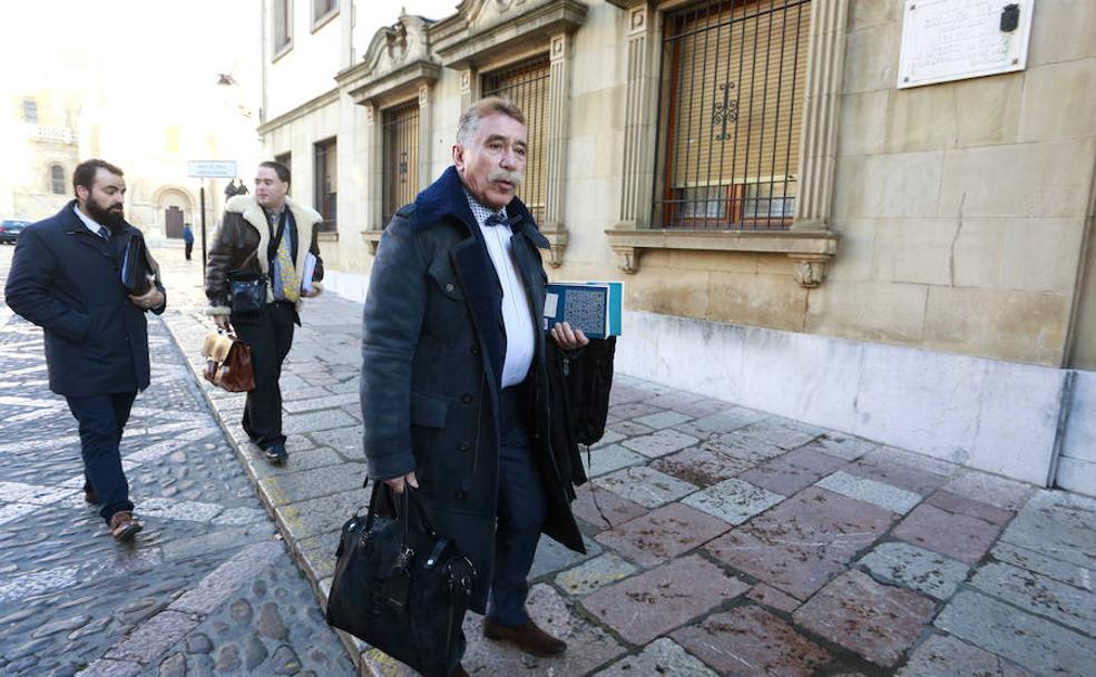 El letrado García-Montes, durante la celebración del juicio en la Audiencia Provincial de León. 