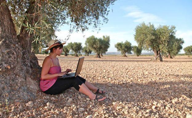 UCCL felicita a las mujeres rurales por ser «un pilar fundamental en la conservación de nuestros pueblos»