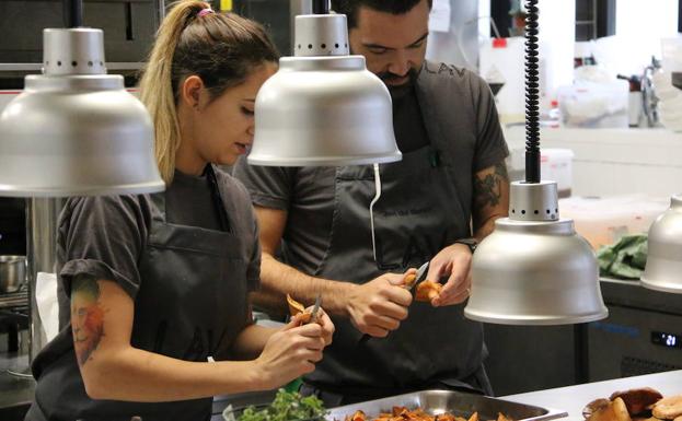 Galería. Cocinandos, Bodega Regia, Camarote Madrid, LAV y el Restaurante Pablo acogen con mucha ilusión la capitalidad. 