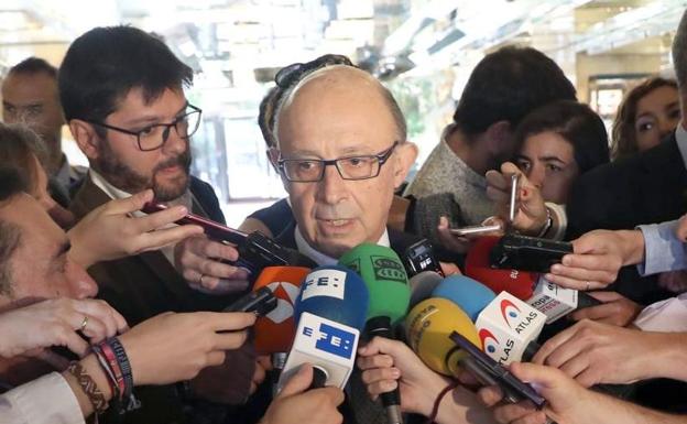 Cristóbal Montoro, durante una rueda de prensa.