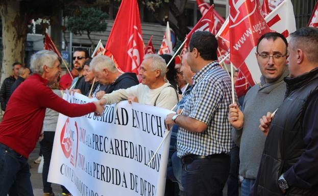 Concentración ante la Subdelegación de Gobierno.