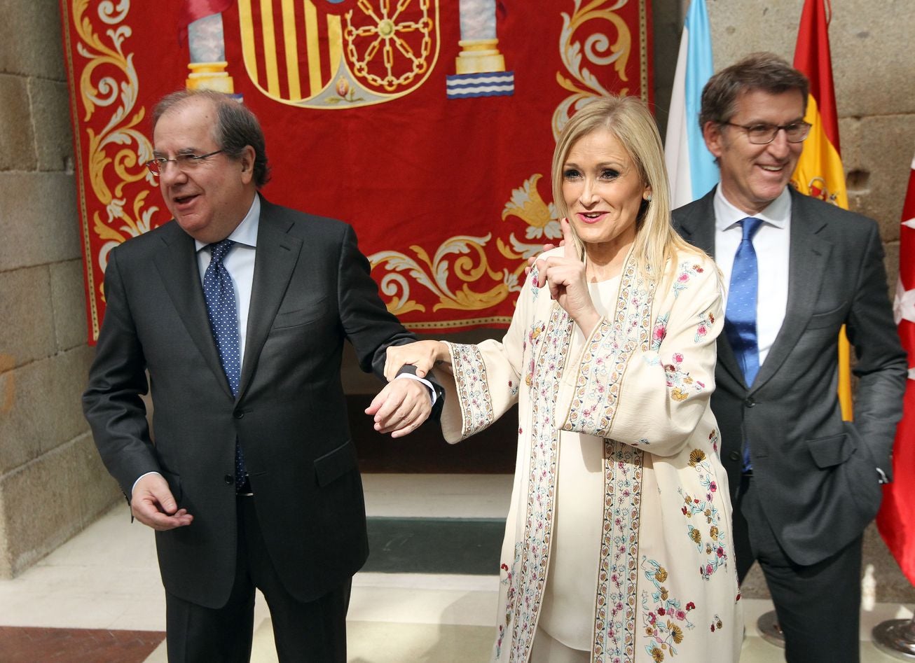 El presidente de la Junta, de Castilla y León, Juan Vicente Herrera, firma con los presidentesde la Xunta de Galicia, Alberto Núñez Feijóo,y de la Comunidad de Madrid, Cristina Cifuentes, una alianza estratégica orientada a impulsar el 'Eje Madrid -Castilla y León-Galicia, como motor de desarrollo y dinamización económica y social.