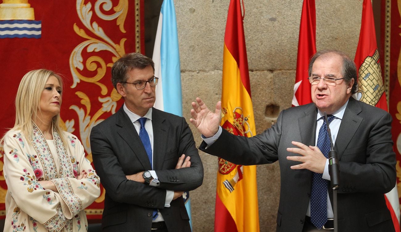 El presidente de la Junta, de Castilla y León, Juan Vicente Herrera, firma con los presidentesde la Xunta de Galicia, Alberto Núñez Feijóo,y de la Comunidad de Madrid, Cristina Cifuentes, una alianza estratégica orientada a impulsar el 'Eje Madrid -Castilla y León-Galicia, como motor de desarrollo y dinamización económica y social.