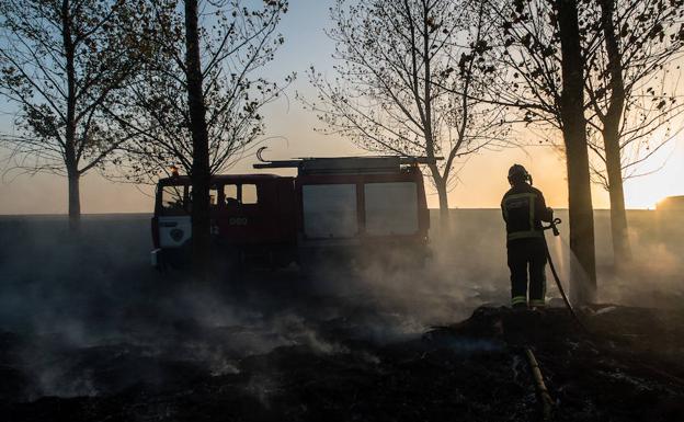 Extinción del incendio en Malillos.