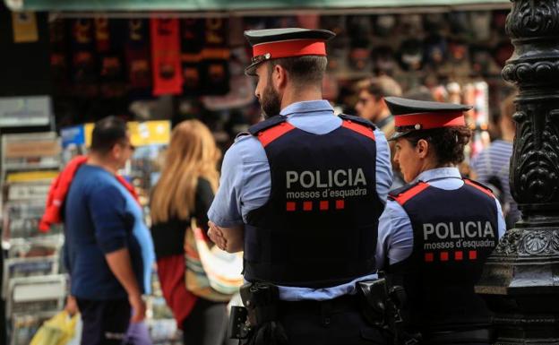 Los Mossos asumen la destitución de los consejeros y les retiran la escolta