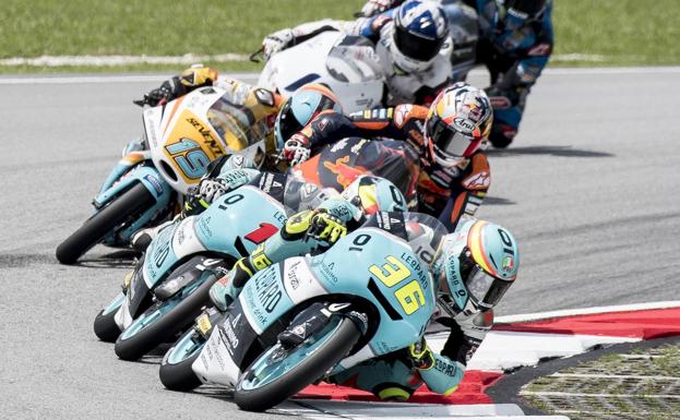 Joan Mir, al frente de la carrera de Moto3. 