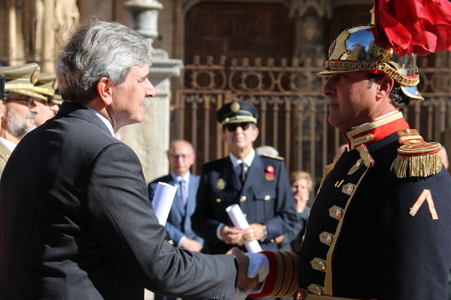 La festividad de San Marcelo sirve para rendir homenaje a la Policía Local de León por su función callada para garantizar la seguridad de los leoneses y el cumplimiento de la ley