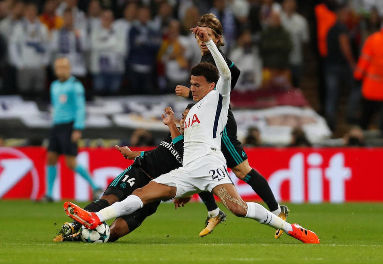 Los dos mejores equipos del Grupo H pelearon por la primera plaza del grupo en Wembley, que vibró y elevó los decibelios durante algunos momentos como el 1-0 de Delle Alli.