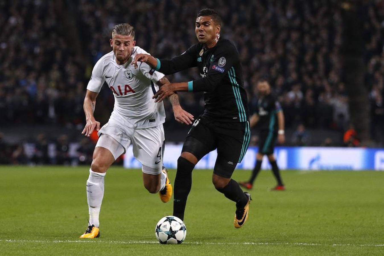 Los dos mejores equipos del Grupo H pelearon por la primera plaza del grupo en Wembley, que vibró y elevó los decibelios durante algunos momentos como el 1-0 de Delle Alli.