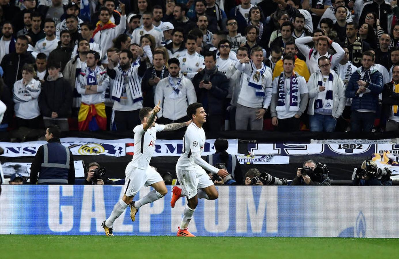 Los dos mejores equipos del Grupo H pelearon por la primera plaza del grupo en Wembley, que vibró y elevó los decibelios durante algunos momentos como el 1-0 de Delle Alli.