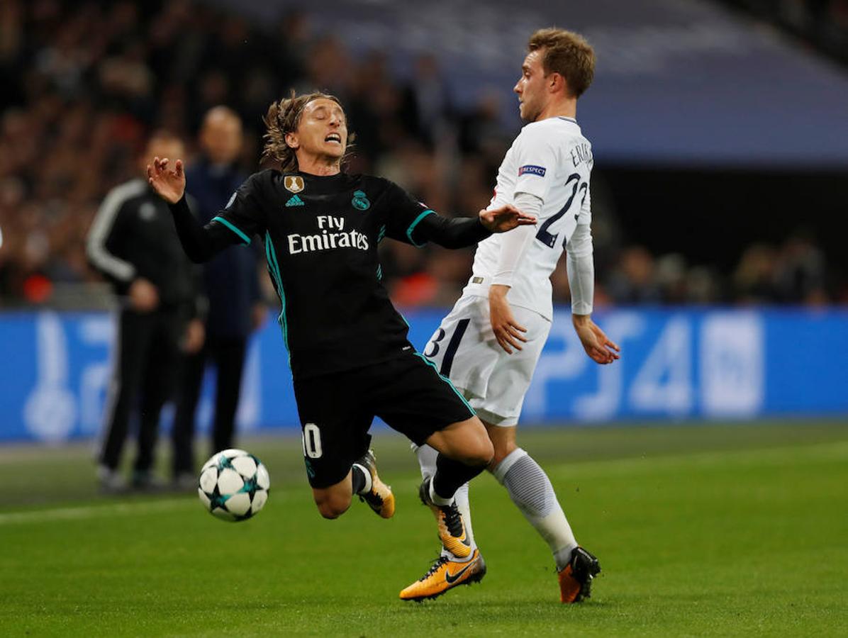 Los dos mejores equipos del Grupo H pelearon por la primera plaza del grupo en Wembley, que vibró y elevó los decibelios durante algunos momentos como el 1-0 de Delle Alli.