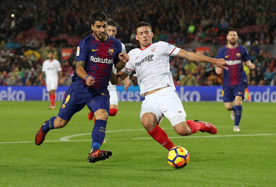 El líder de la Liga venció por 2-1 al conjunto hispalense gracias a un doblete de Paco Alcácer.